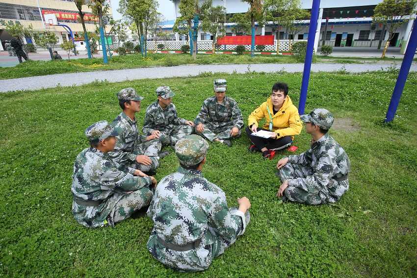 初二孩子厌学怎么办？什么原因导致的呢？