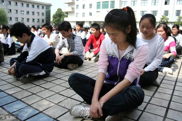 被学校开除后怎么办(高中被学校开除了怎么办)(图1)