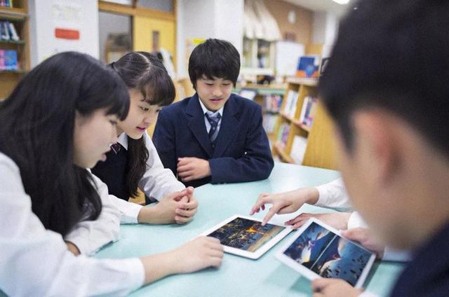 怎样劝阻孩子玩手机(怎样知道孩子在手机上玩什么)(图3)