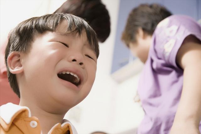 小孩被打不还手怎么办(2岁小孩被打不还手怎么办)(图1)