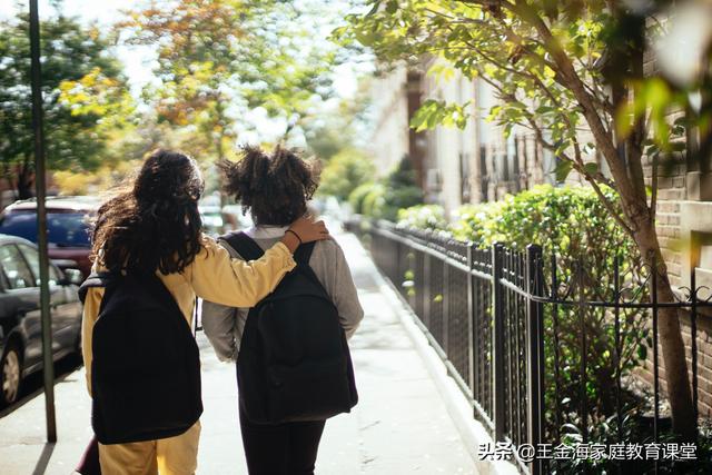 孩子早恋怎么教育(对早恋孩子该怎样去教育)(图4)