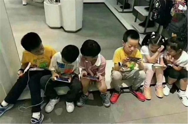 怎么劝玩手机的孩子(劝孩子不玩手机的语言)(图3)