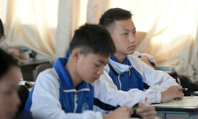 初中生情绪不稳老是哭(初中生情绪不稳老是哭吃什么药)(图2)