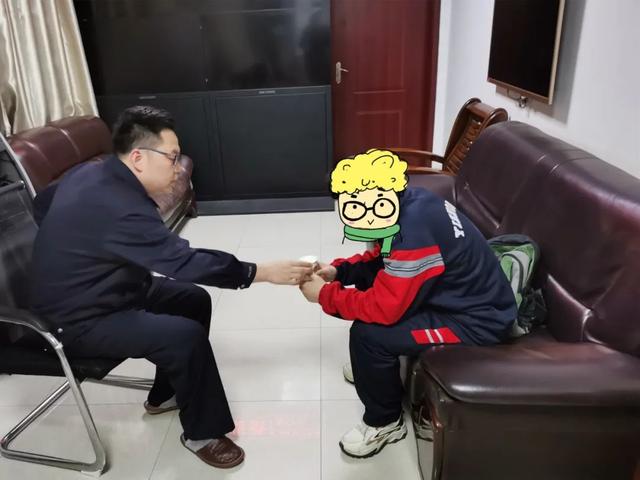 劝导离家出走的孩子(离家出走的孩子悲惨下场)(图2)